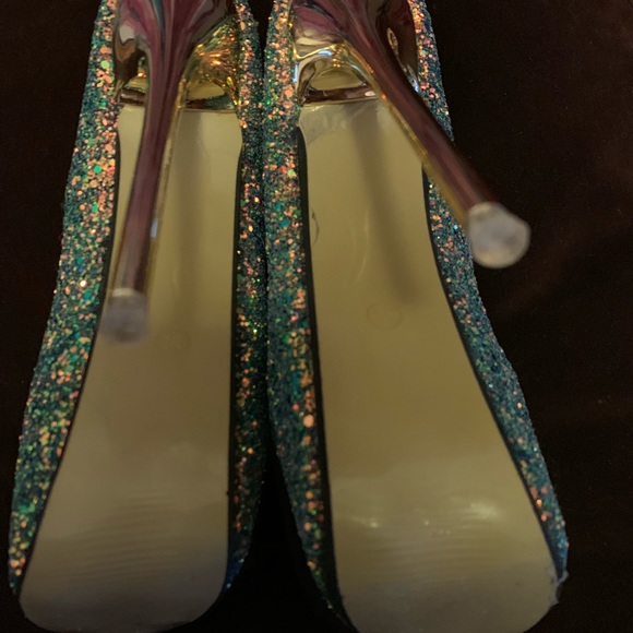 ✨ CINDERELLA SPARKLY PUMPS ✨ - Picture 4 of 5